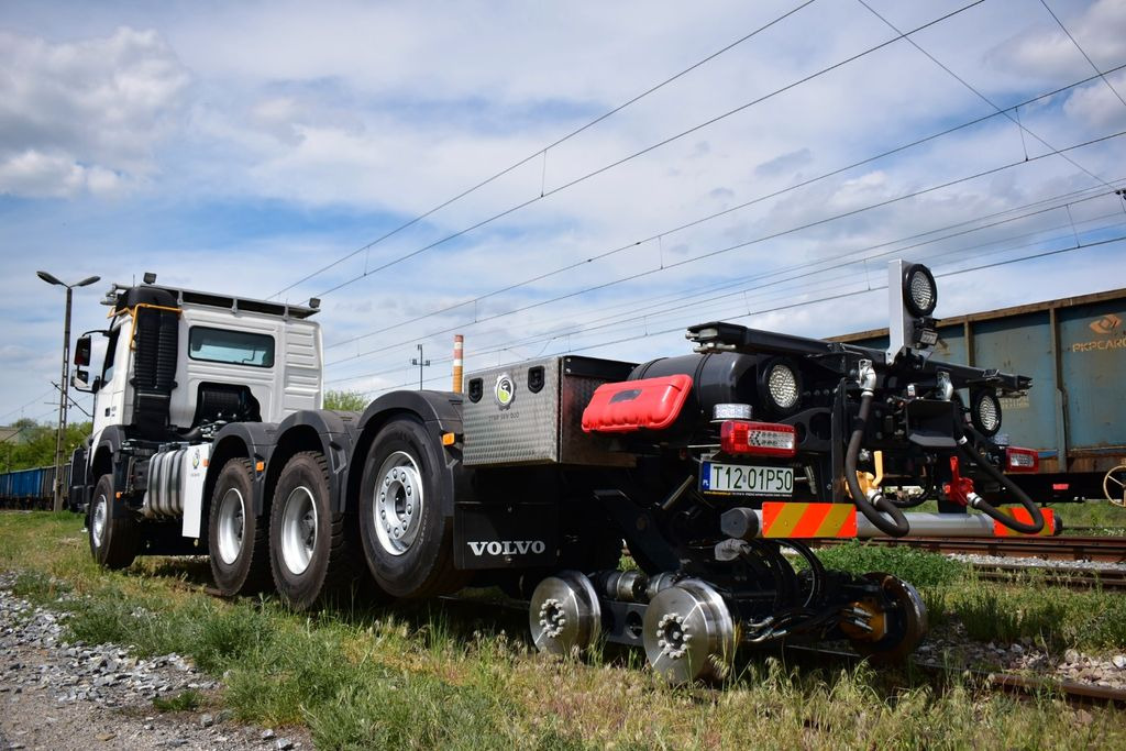 Контейнеровоз/ Сменна каросерия камион, Камион с кран Volvo NEW FMX 8x4 RAIL ROAD SCHIENEN TWO WAY: снимка 18 Контейнеровоз/ Сменна каросерия камион, Камион с кран Volvo NEW FMX 8x4 RAIL ROAD SCHIENEN TWO WAY: снимка 18