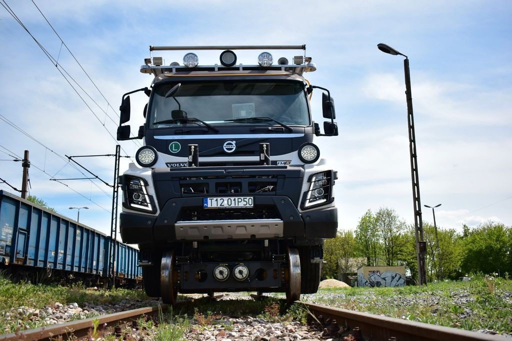 Контейнеровоз/ Сменна каросерия камион, Камион с кран Volvo NEW FMX 8x4 RAIL ROAD SCHIENEN TWO WAY: снимка 10 Контейнеровоз/ Сменна каросерия камион, Камион с кран Volvo NEW FMX 8x4 RAIL ROAD SCHIENEN TWO WAY: снимка 10