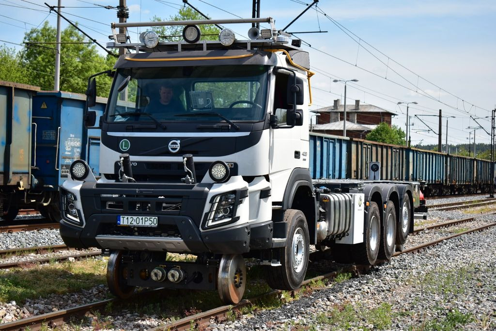 Контейнеровоз/ Сменна каросерия камион, Камион с кран Volvo NEW FMX 8x4 RAIL ROAD SCHIENEN TWO WAY: снимка 19 Контейнеровоз/ Сменна каросерия камион, Камион с кран Volvo NEW FMX 8x4 RAIL ROAD SCHIENEN TWO WAY: снимка 19