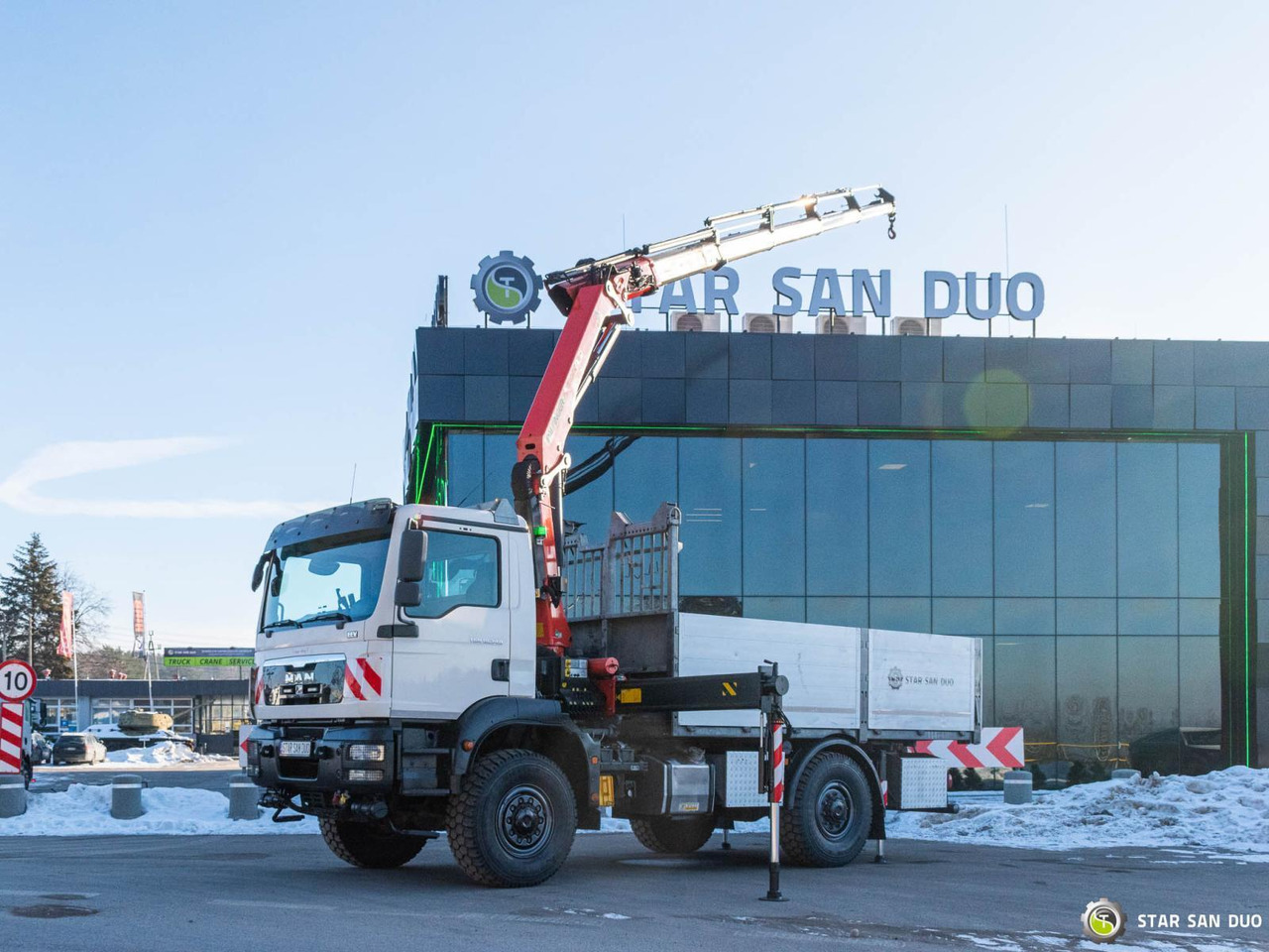 - Камион с кран: снимка 1 - Камион с кран: снимка 1