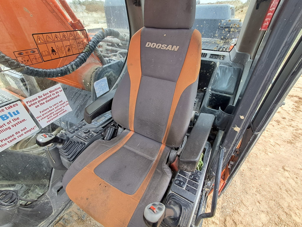 Верижен багер DOOSAN DX 420 LC: снимка 19