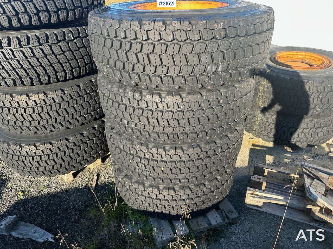 Bridgestone dekk - Гума за Строителна техника: снимка 1 Bridgestone dekk - Гума за Строителна техника: снимка 1