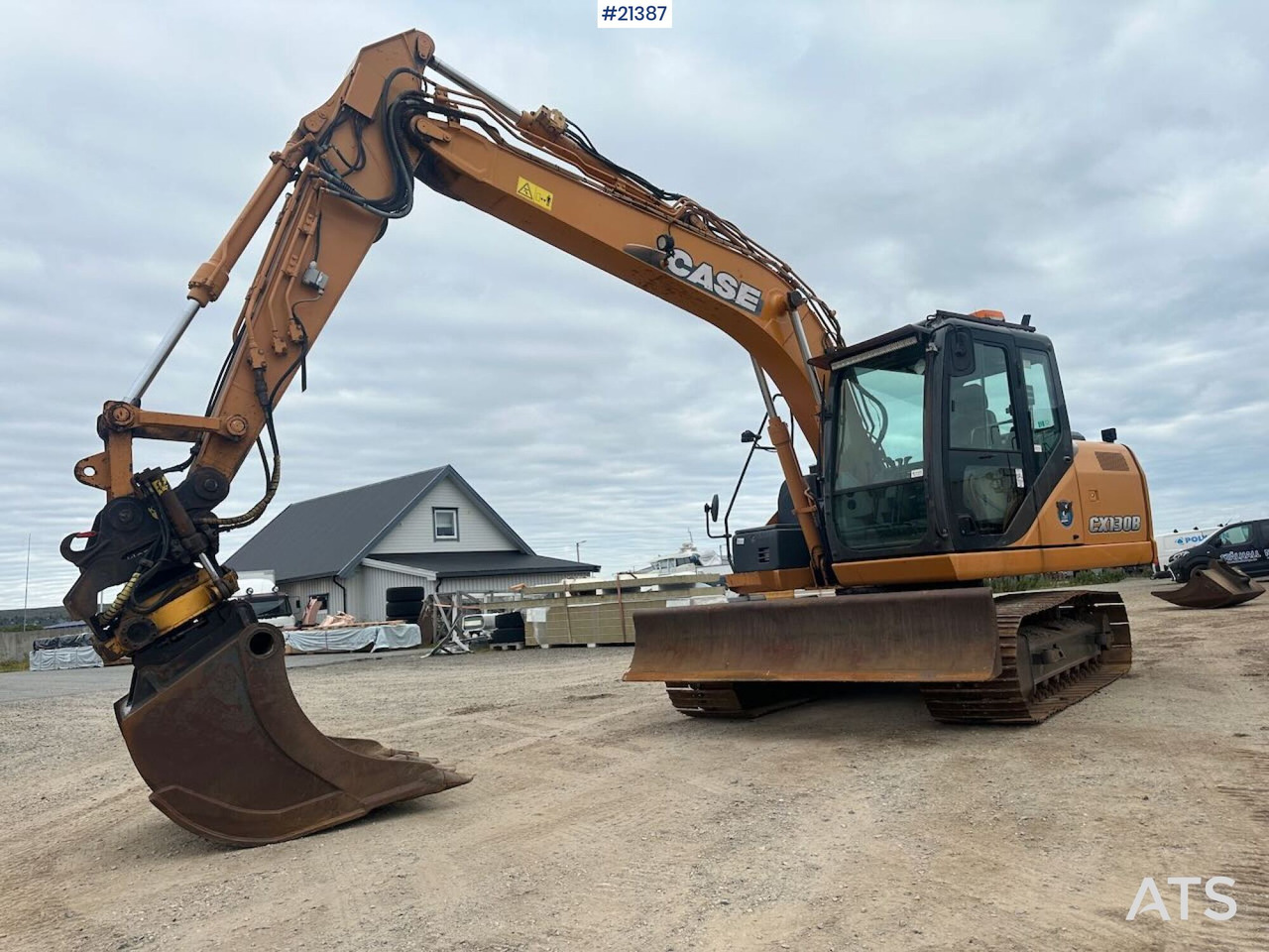 Case 2011 Case CX130B gravemaskin m/ rototilt og to skuffer. SE VIDEO. - Багер: снимка 1 Case 2011 Case CX130B gravemaskin m/ rototilt og to skuffer. SE VIDEO. - Багер: снимка 1