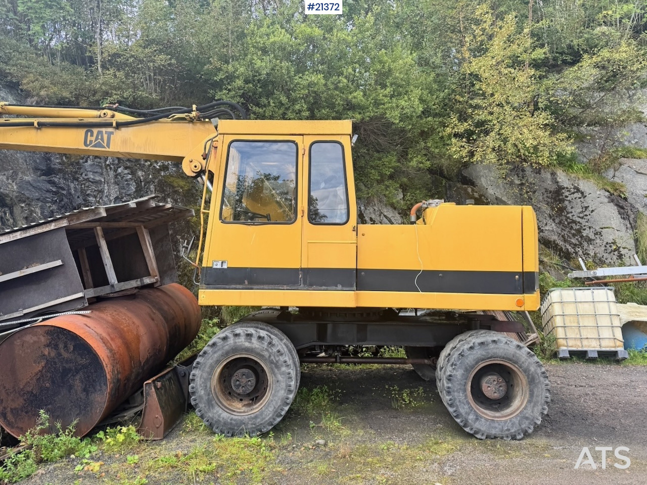 Колесен багер Caterpillar 212B: снимка 34
