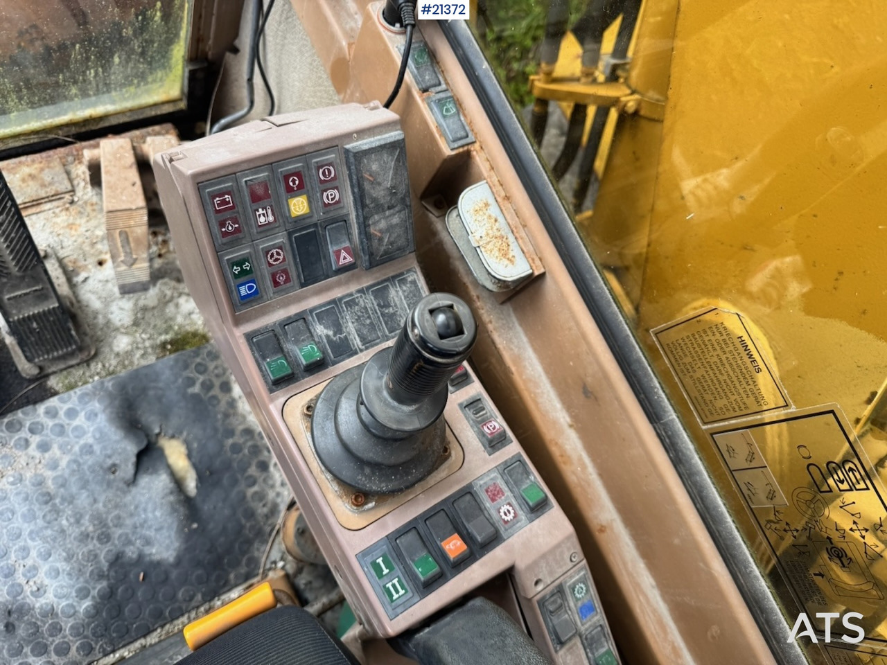Колесен багер Caterpillar 212B: снимка 26