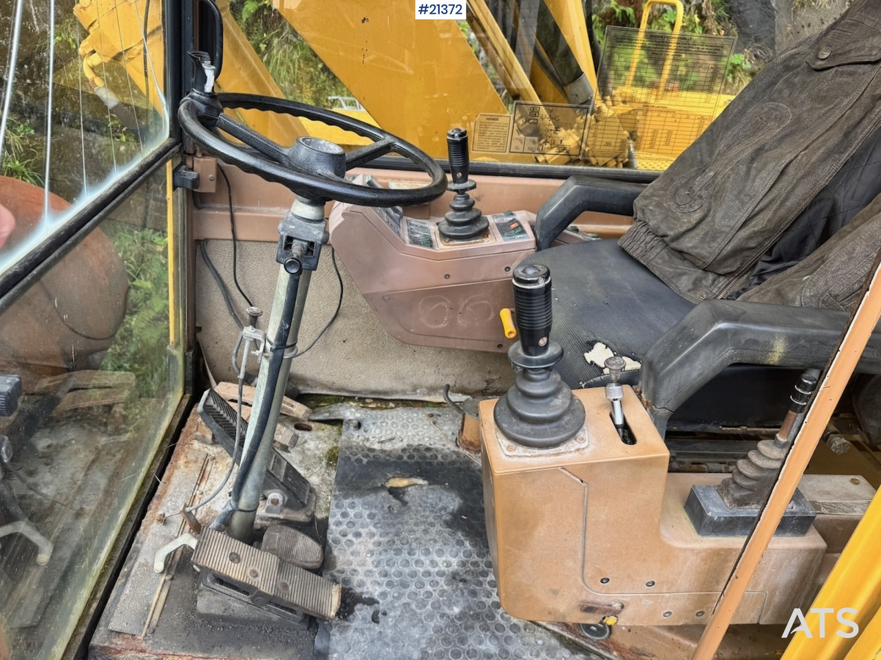 Колесен багер Caterpillar 212B: снимка 32