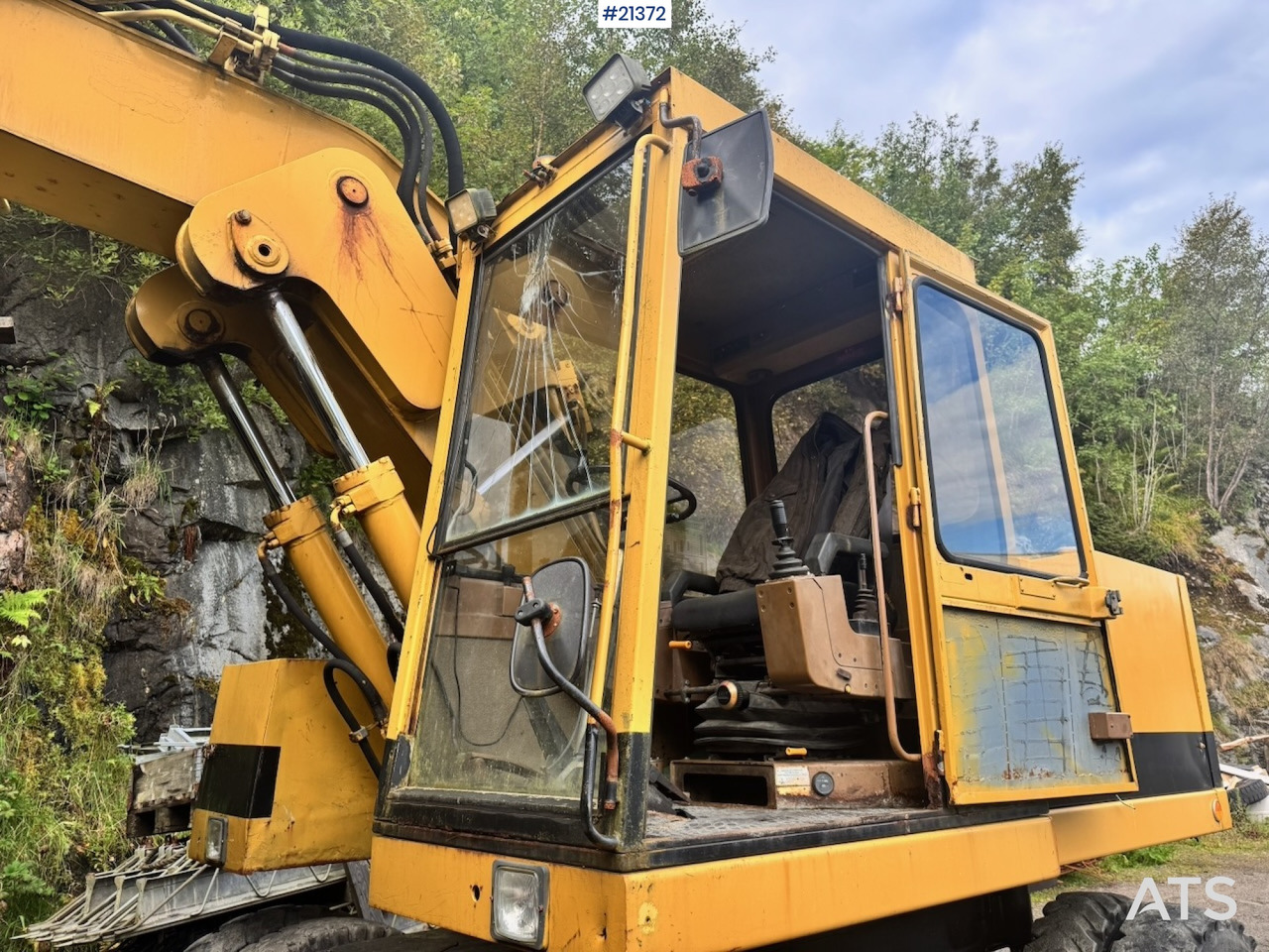 Колесен багер Caterpillar 212B: снимка 12