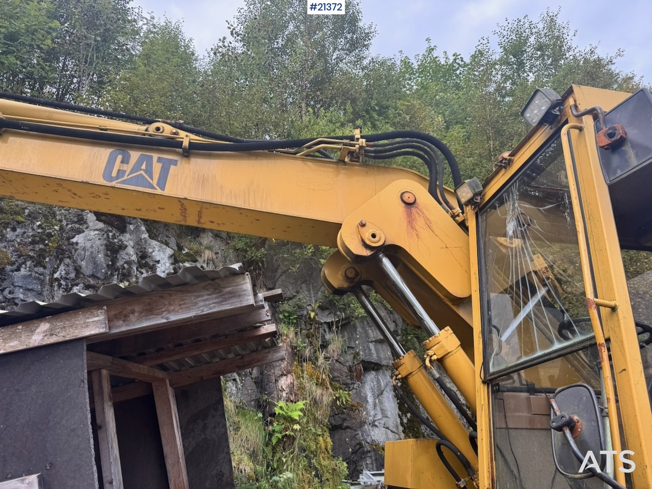 Колесен багер Caterpillar 212B: снимка 15