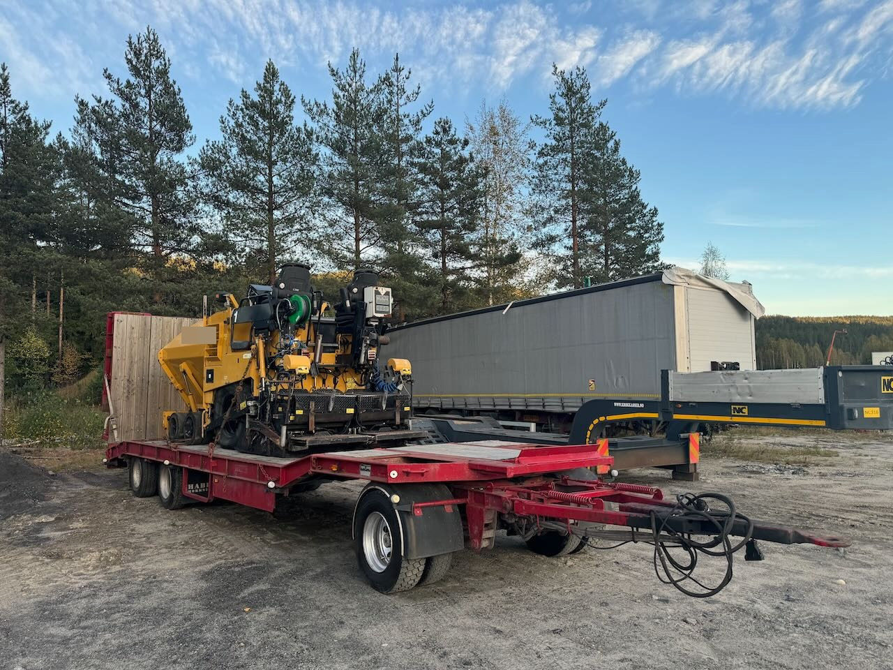 Caterpillar AP 300 - Асфалтополагач: снимка 1 Caterpillar AP 300 - Асфалтополагач: снимка 1