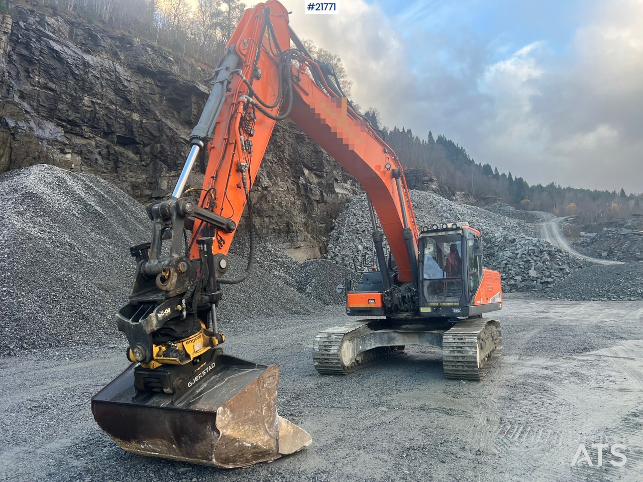 Doosan Dx300lc-5 Gravemaskin m/ rototilt og pusseskuffe - Багер: снимка 3 Doosan Dx300lc-5 Gravemaskin m/ rototilt og pusseskuffe - Багер: снимка 3
