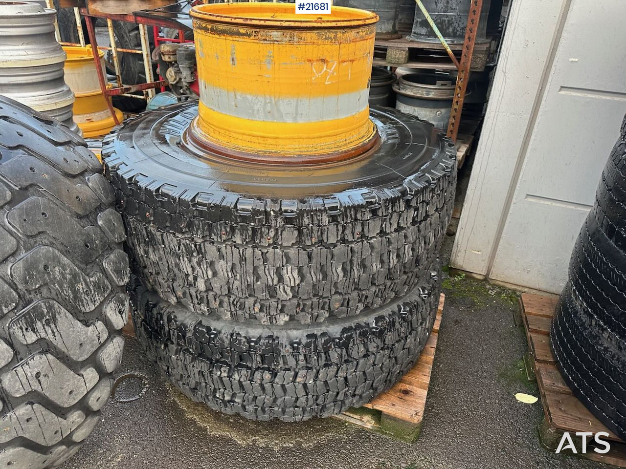 Hilo Dekkene har stått på en Volvo L60E - Гуми и джанти за Строителна техника: снимка 1 Hilo Dekkene har stått på en Volvo L60E - Гуми и джанти за Строителна техника: снимка 1