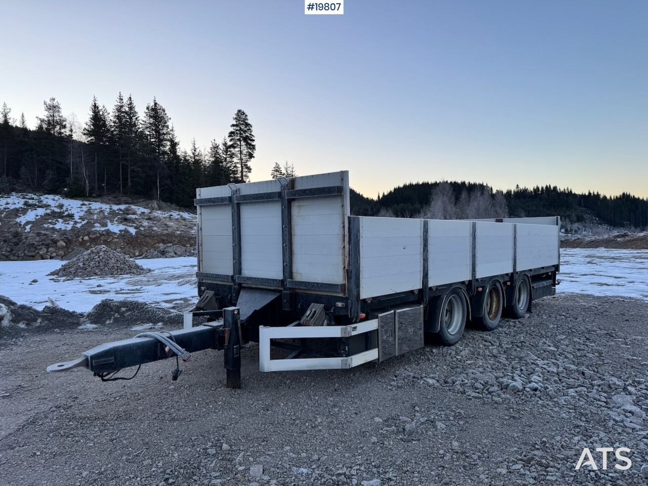 Istrail 3 akslet plankjerre - Бордово ремарке/ Платформа: снимка 1 Istrail 3 akslet plankjerre - Бордово ремарке/ Платформа: снимка 1