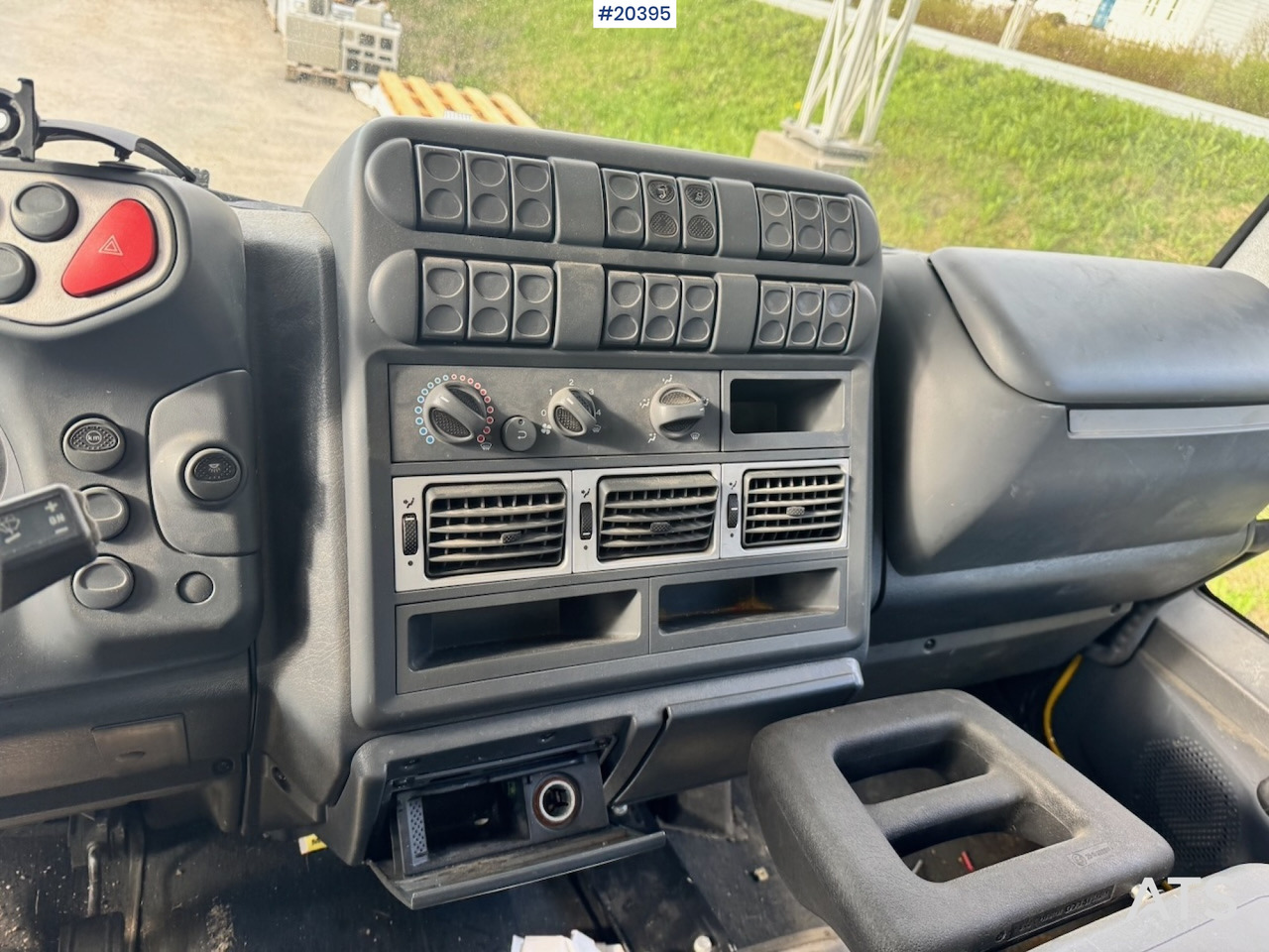 Камион пътна помощ Iveco 75E15: снимка 33