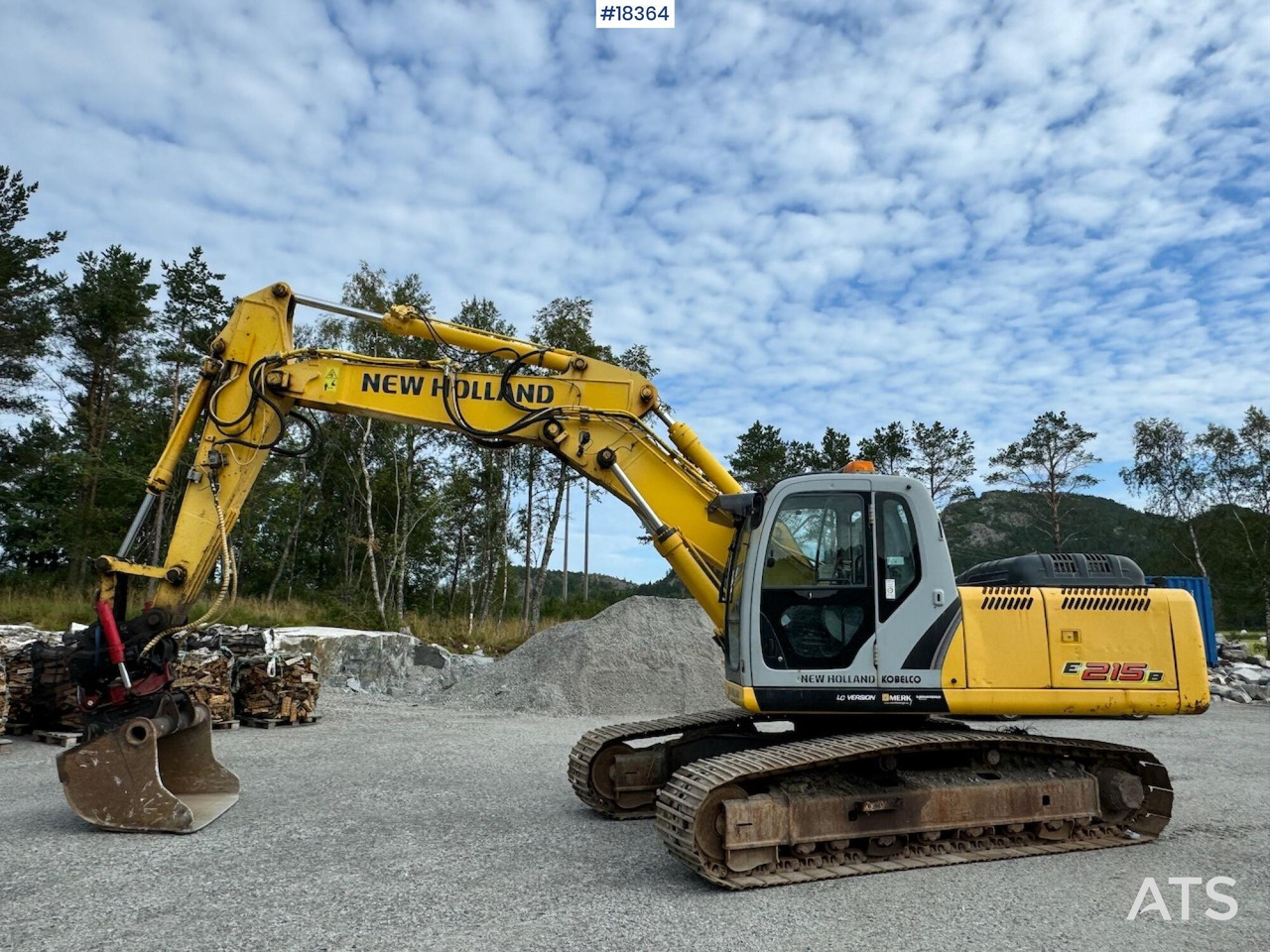 Kobelco E215B - Багер: снимка 1 Kobelco E215B - Багер: снимка 1