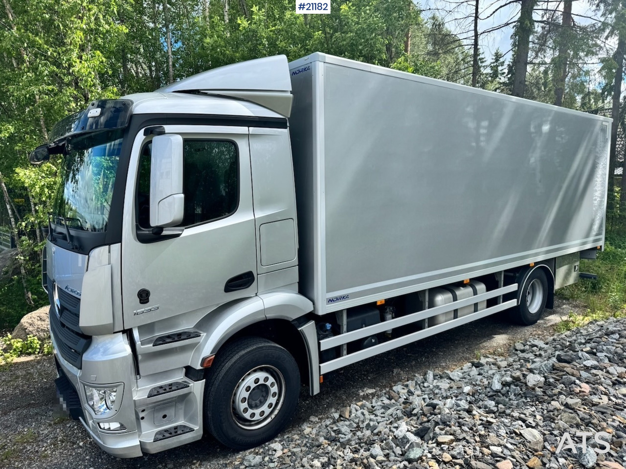 Mercedes Actros 1833 - Камион фургон: снимка 2 Mercedes Actros 1833 - Камион фургон: снимка 2