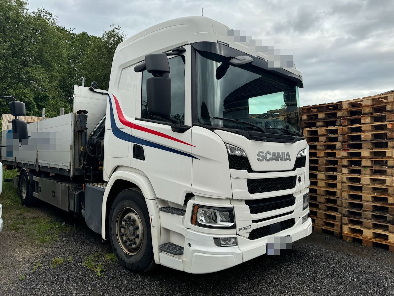 Scania P320 - Бордови камион, Камион с кран: снимка 2 Scania P320 - Бордови камион, Камион с кран: снимка 2