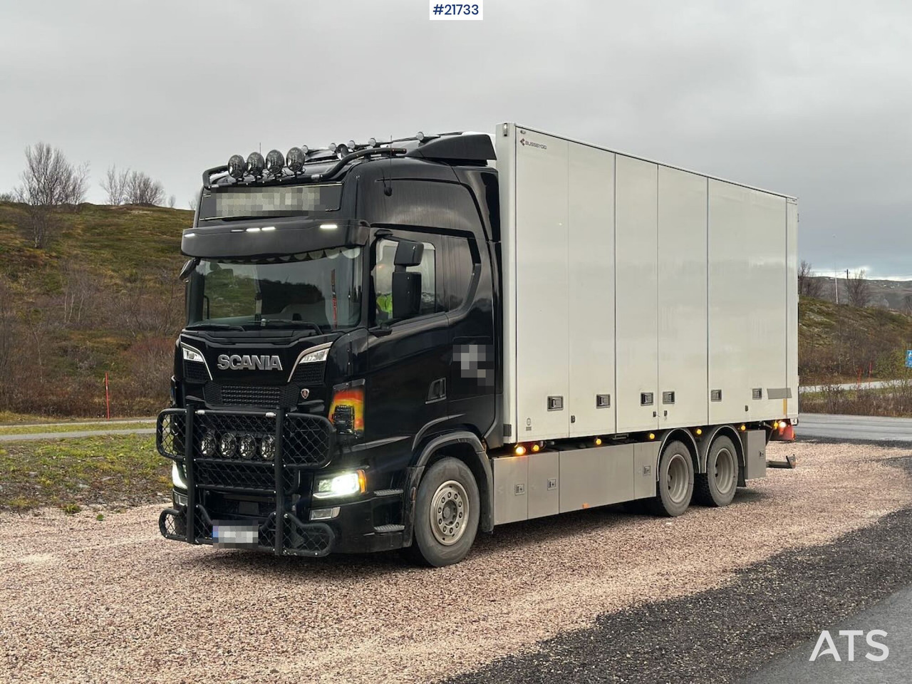 Scania S580 6x4 skapbil m/ kjøl, frys og varme og 2 sett dekk. SE VIDEO - Камион фургон: снимка 1 Scania S580 6x4 skapbil m/ kjøl, frys og varme og 2 sett dekk. SE VIDEO - Камион фургон: снимка 1