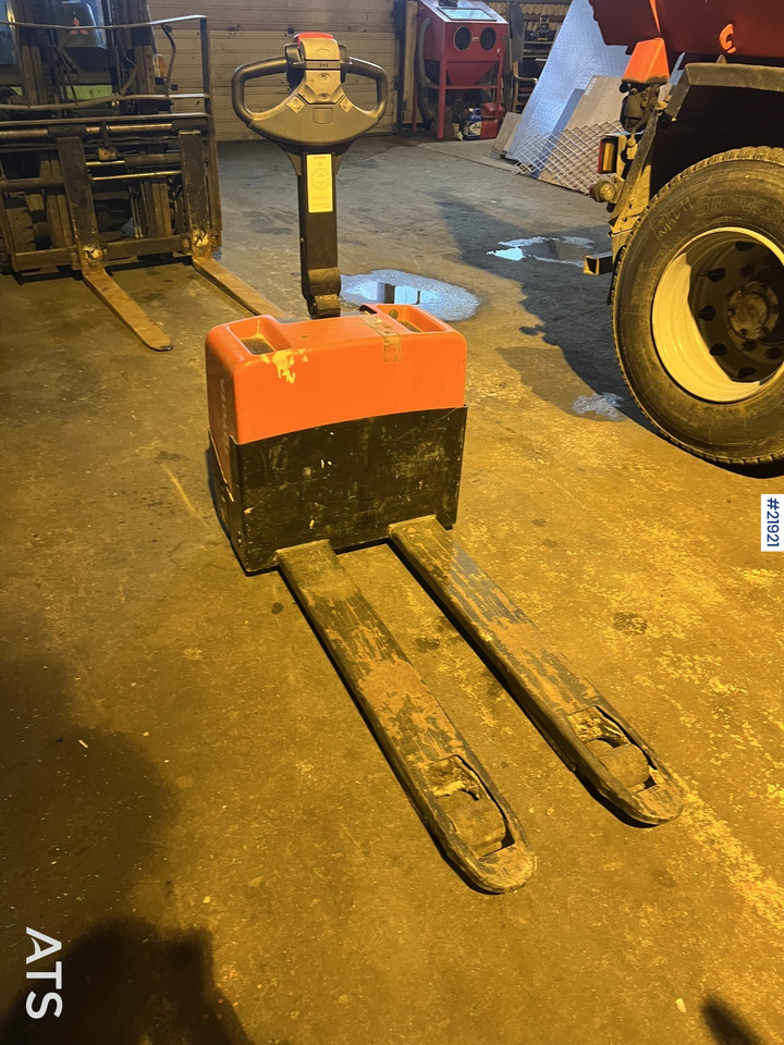 Toyota elektrisk pallejekk m/ løftekapasitet på 1300 kg - Палетна количка: снимка 3 Toyota elektrisk pallejekk m/ løftekapasitet på 1300 kg - Палетна количка: снимка 3