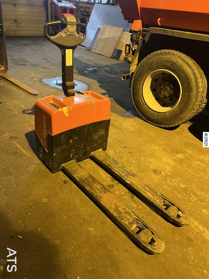 Toyota elektrisk pallejekk m/ løftekapasitet på 1300 kg - Палетна количка: снимка 4 Toyota elektrisk pallejekk m/ løftekapasitet på 1300 kg - Палетна количка: снимка 4