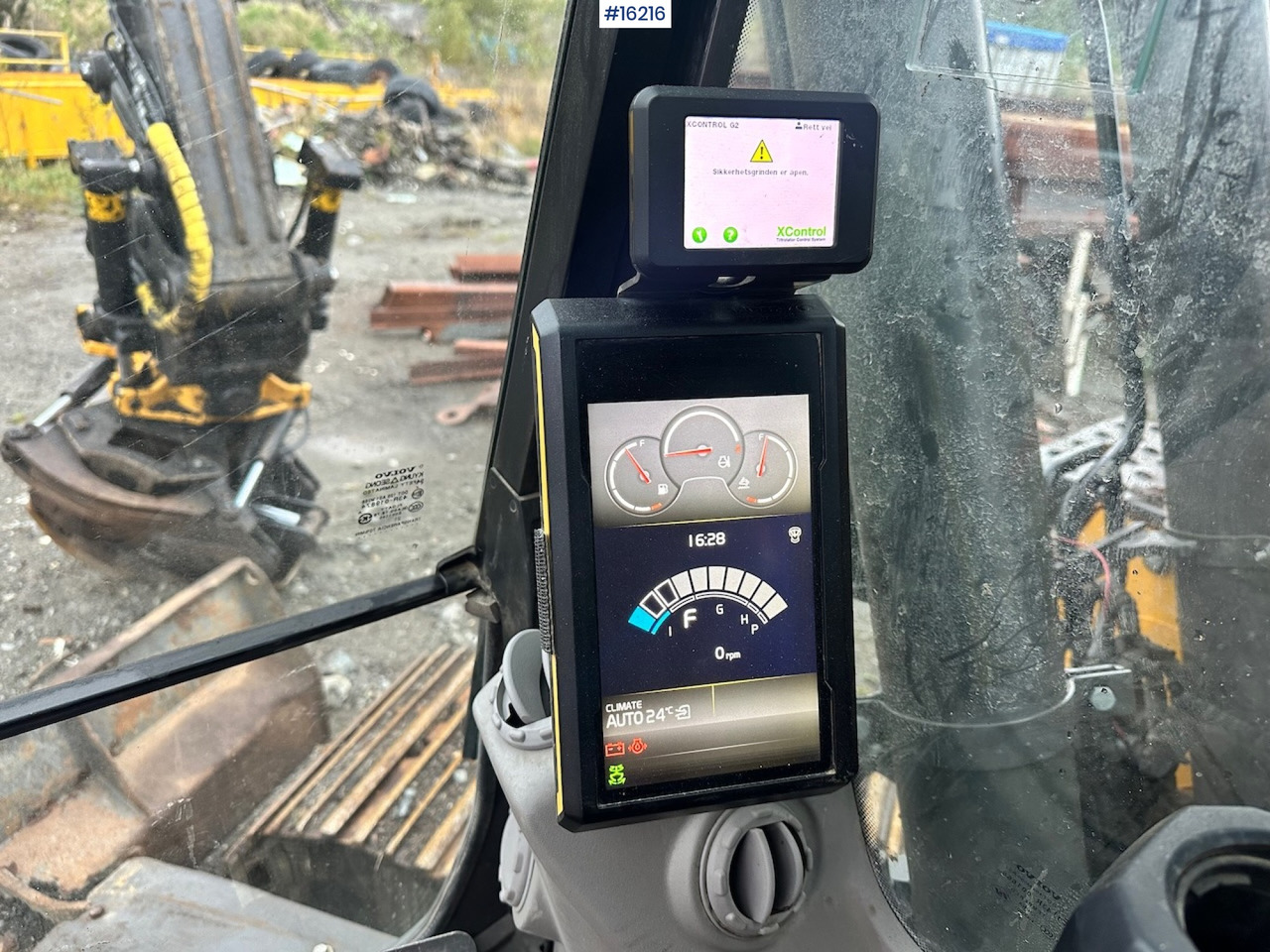 Багер Volvo ECR145: снимка 36