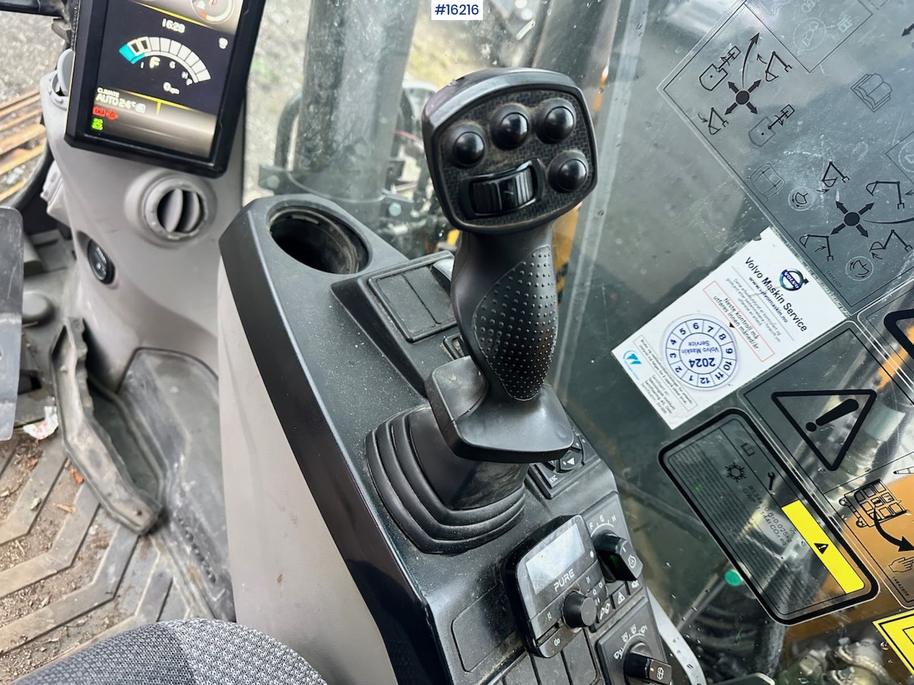 Багер Volvo ECR145: снимка 35