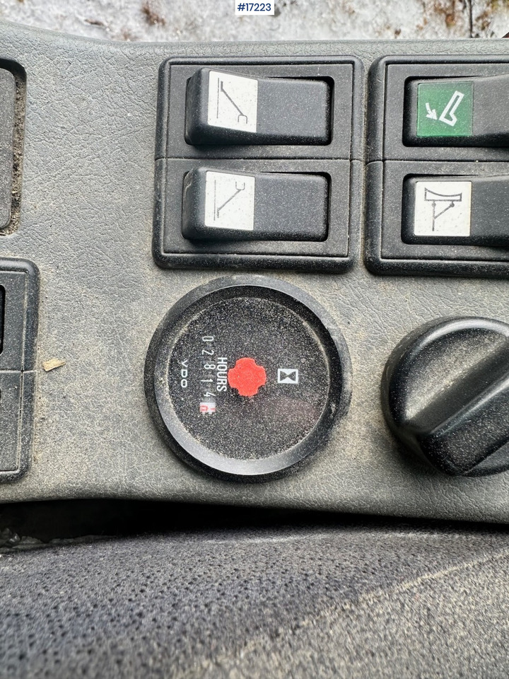 Колесен багер Volvo EW160B: снимка 39