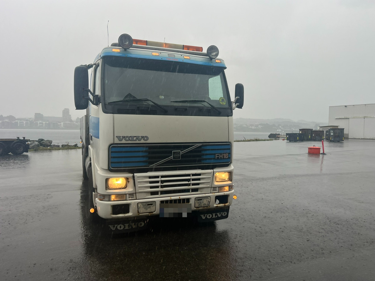 Volvo FH16 - Бордови камион, Камион с кран: снимка 1 Volvo FH16 - Бордови камион, Камион с кран: снимка 1