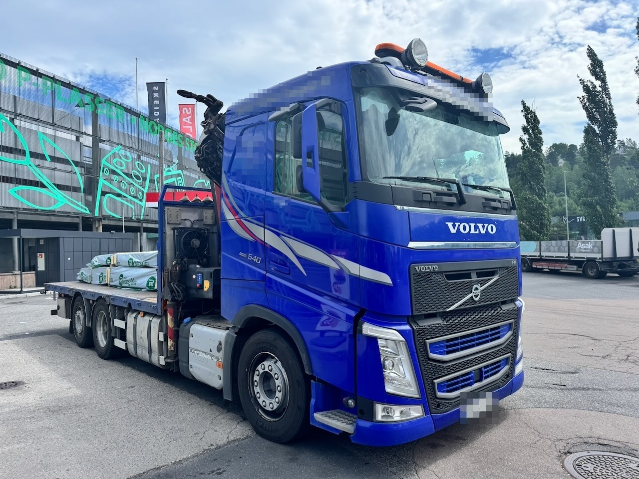 Volvo FH540 - Бордови камион, Камион с кран: снимка 1 Volvo FH540 - Бордови камион, Камион с кран: снимка 1