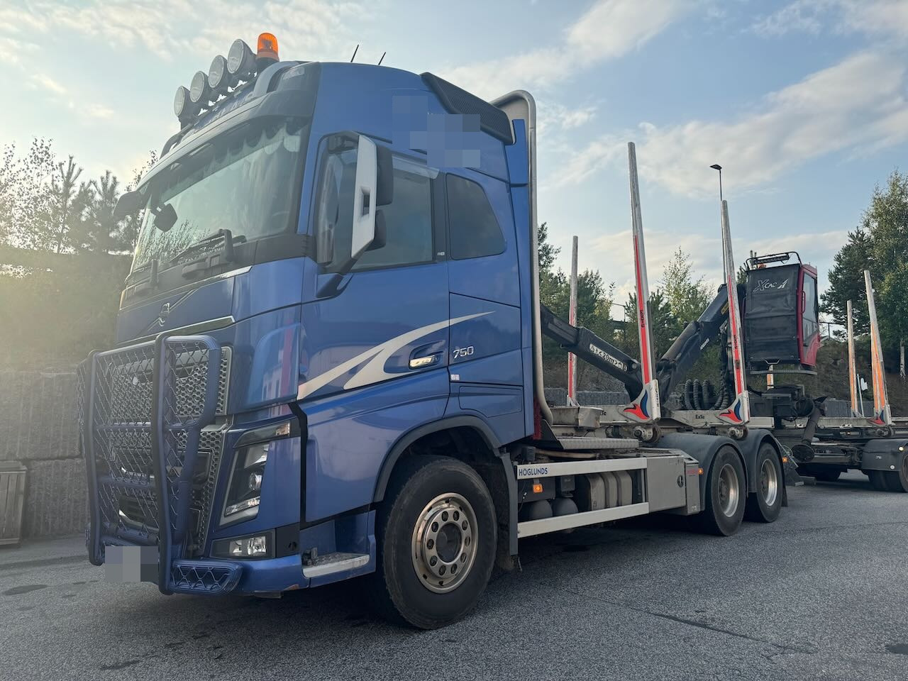 Volvo FH750 - Камион за дърва, Камион с кран: снимка 1 Volvo FH750 - Камион за дърва, Камион с кран: снимка 1