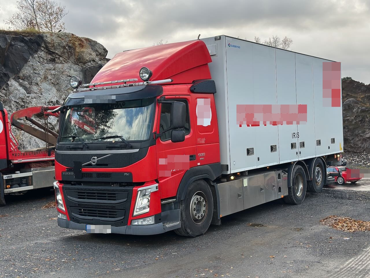 Volvo FM 500 6x2 skapbil m/ full sideåpning og lift. - Камион фургон: снимка 1 Volvo FM 500 6x2 skapbil m/ full sideåpning og lift. - Камион фургон: снимка 1