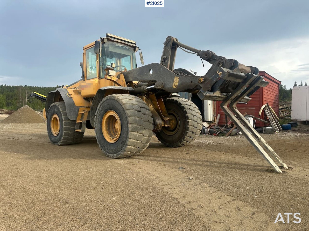 Volvo L120E hjullaster m/ vekt, skuffe og overhalt motor - Колесен товарач: снимка 1 Volvo L120E hjullaster m/ vekt, skuffe og overhalt motor - Колесен товарач: снимка 1