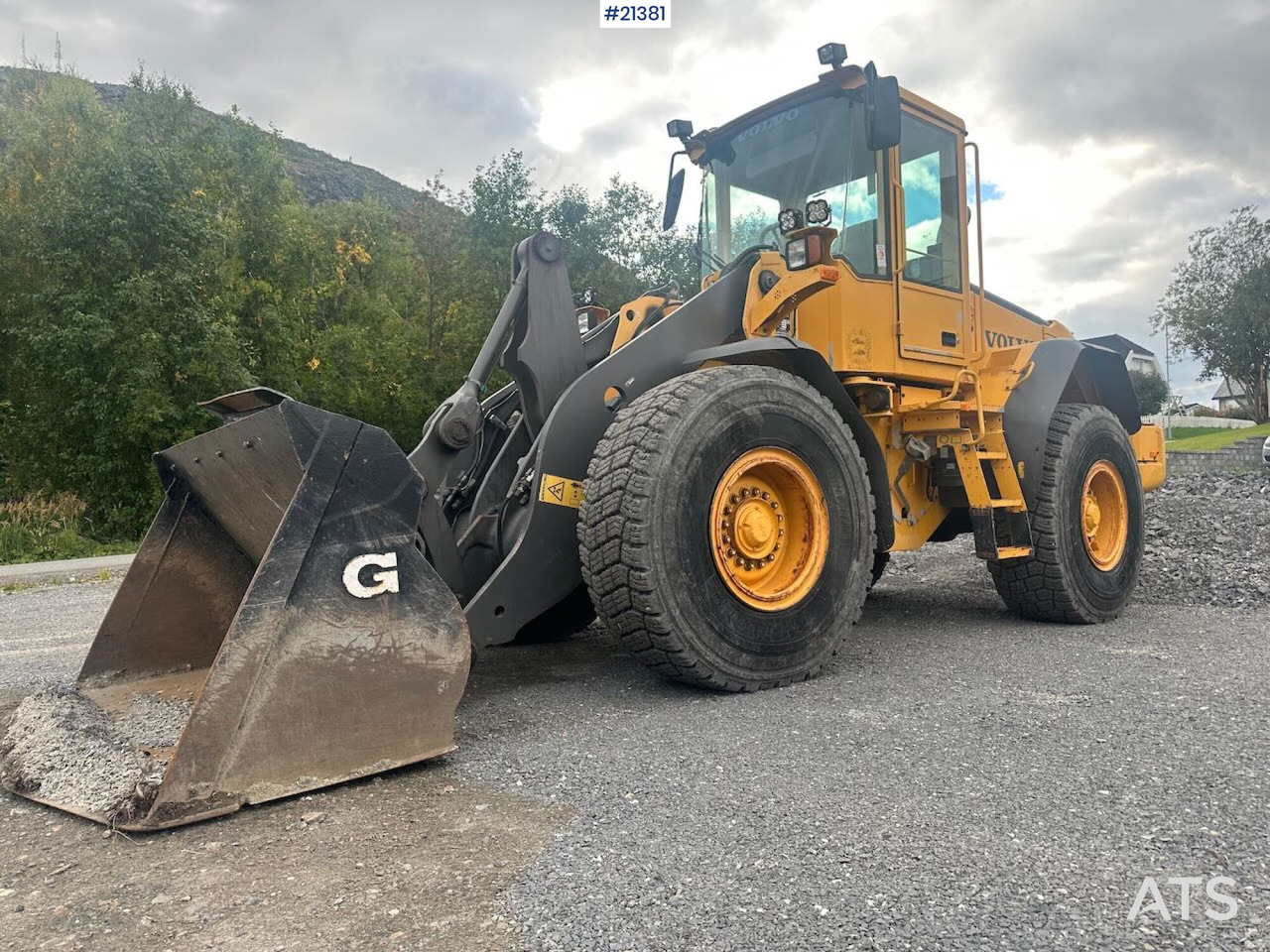 Volvo L90E - Колесен товарач: снимка 1 Volvo L90E - Колесен товарач: снимка 1