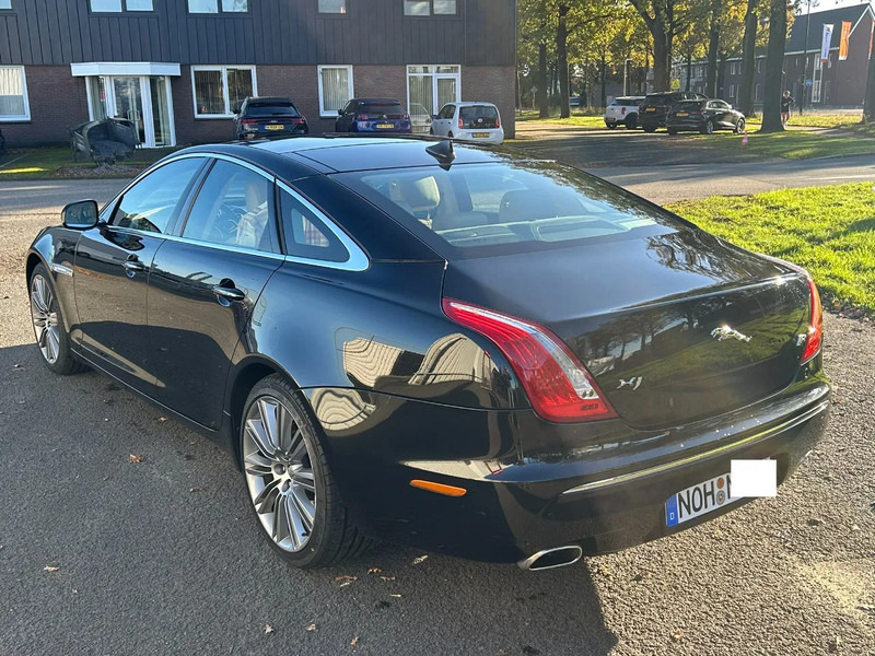 Jaguar XJ 3.0 V6D 275 PK /AUTOM / PANO DAK / VOL LEDER / MERIDAN / EXPORT PRICE - Седан: снимка 5 Jaguar XJ 3.0 V6D 275 PK /AUTOM / PANO DAK / VOL LEDER / MERIDAN / EXPORT PRICE - Седан: снимка 5