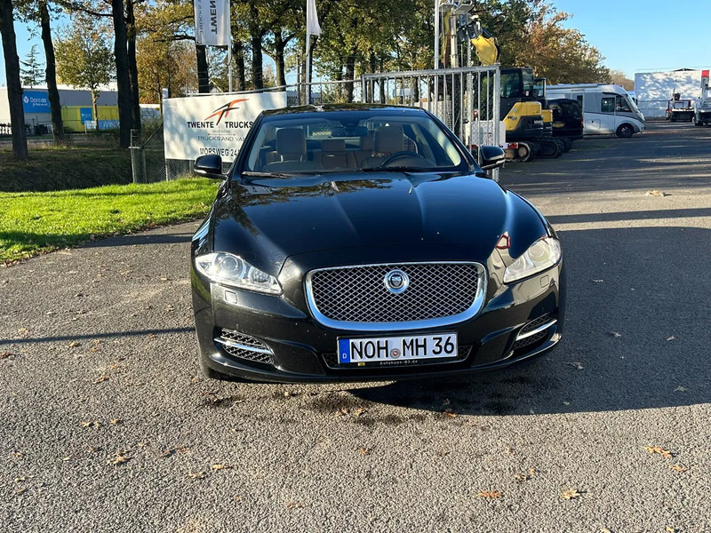 Jaguar XJ 3.0 V6D 275 PK /AUTOM / PANO DAK / VOL LEDER / MERIDAN / EXPORT PRICE - Седан: снимка 4 Jaguar XJ 3.0 V6D 275 PK /AUTOM / PANO DAK / VOL LEDER / MERIDAN / EXPORT PRICE - Седан: снимка 4
