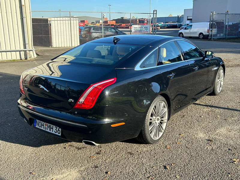 Jaguar XJ 3.0 V6D 275 PK /AUTOM / PANO DAK / VOL LEDER / MERIDAN / EXPORT PRICE - Седан: снимка 2 Jaguar XJ 3.0 V6D 275 PK /AUTOM / PANO DAK / VOL LEDER / MERIDAN / EXPORT PRICE - Седан: снимка 2
