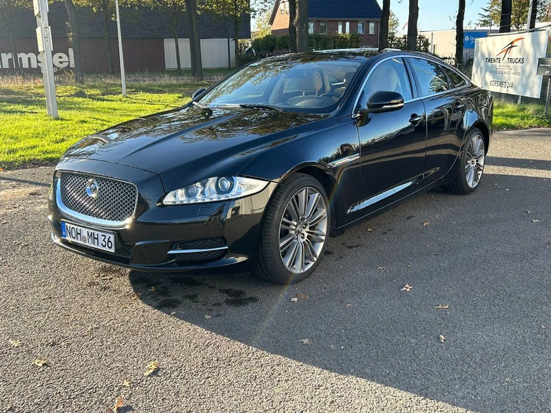 Jaguar XJ 3.0 V6D 275 PK /AUTOM / PANO DAK / VOL LEDER / MERIDAN / EXPORT PRICE - Седан: снимка 3 Jaguar XJ 3.0 V6D 275 PK /AUTOM / PANO DAK / VOL LEDER / MERIDAN / EXPORT PRICE - Седан: снимка 3