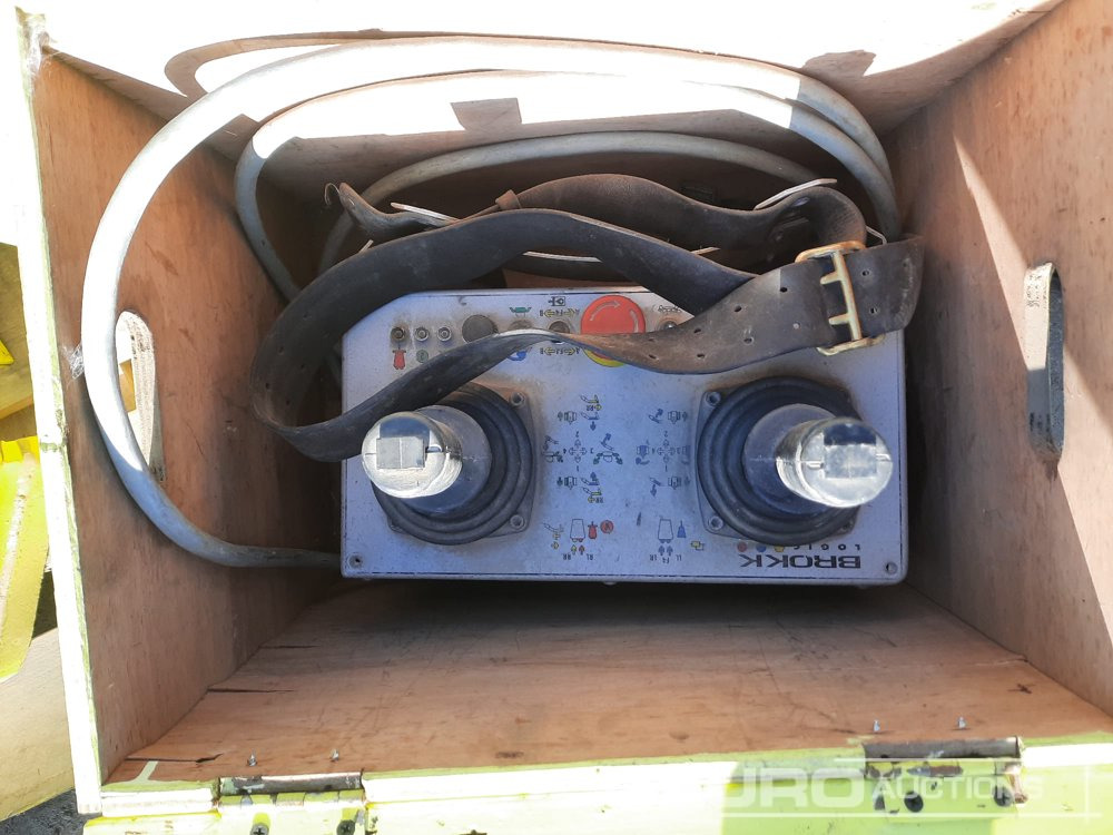 1996 Brokk 110E Remote Controlled Robotic Excavator, Rubber tracked, Stabilisers, Piped, All. Piping, QH, Hammer, Bucket - Мини багер: снимка 3 1996 Brokk 110E Remote Controlled Robotic Excavator, Rubber tracked, Stabilisers, Piped, All. Piping, QH, Hammer, Bucket - Мини багер: снимка 3