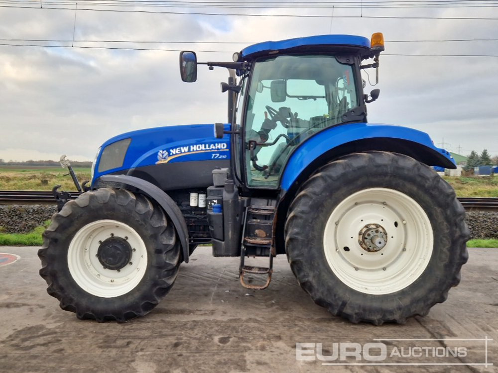 2012 New Holland T7.210 - Трактор: снимка 2 2012 New Holland T7.210 - Трактор: снимка 2