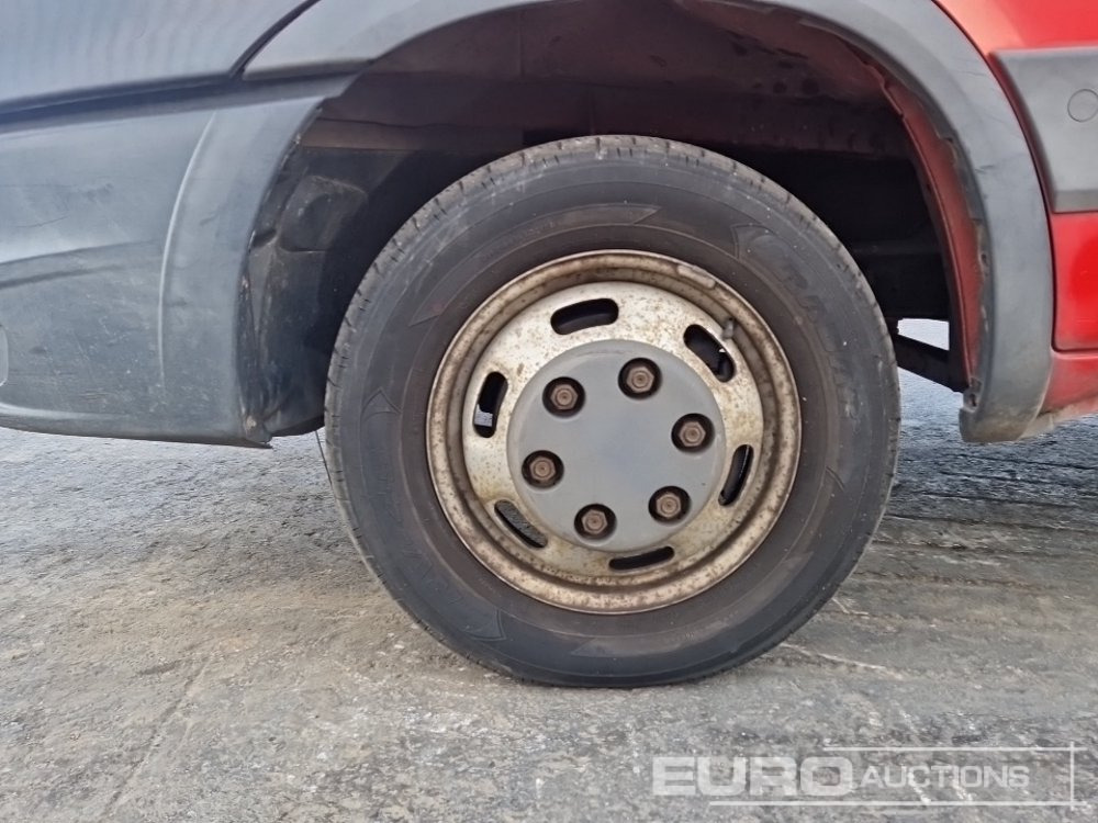 2013 Iveco Crew Cab Pick Up, Automatic Gearbox, Drop side - Бордови бус: снимка 2 2013 Iveco Crew Cab Pick Up, Automatic Gearbox, Drop side - Бордови бус: снимка 2