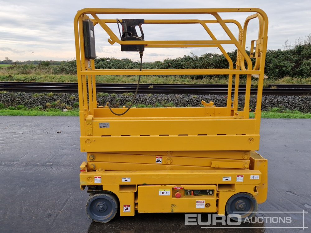 2014 Haulotte Optimum 8 - Ножична работна платформа: снимка 2 2014 Haulotte Optimum 8 - Ножична работна платформа: снимка 2