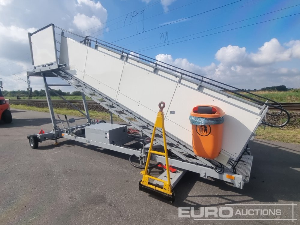 BLUMENBECKER PT17 Twin Axle Air Craft Service Staircase - Пътническа стълба: снимка 2 BLUMENBECKER PT17 Twin Axle Air Craft Service Staircase - Пътническа стълба: снимка 2