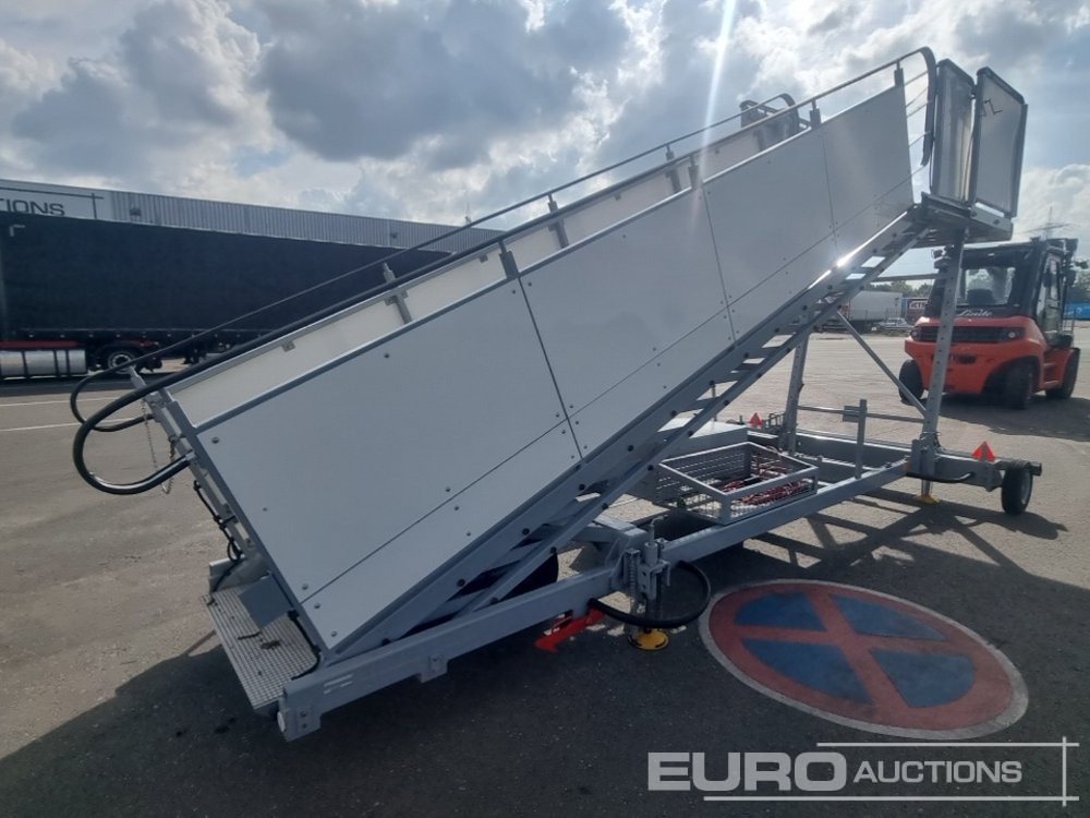 BLUMENBECKER PT17 Twin Axle Air Craft Service Staircase - Пътническа стълба: снимка 4 BLUMENBECKER PT17 Twin Axle Air Craft Service Staircase - Пътническа стълба: снимка 4