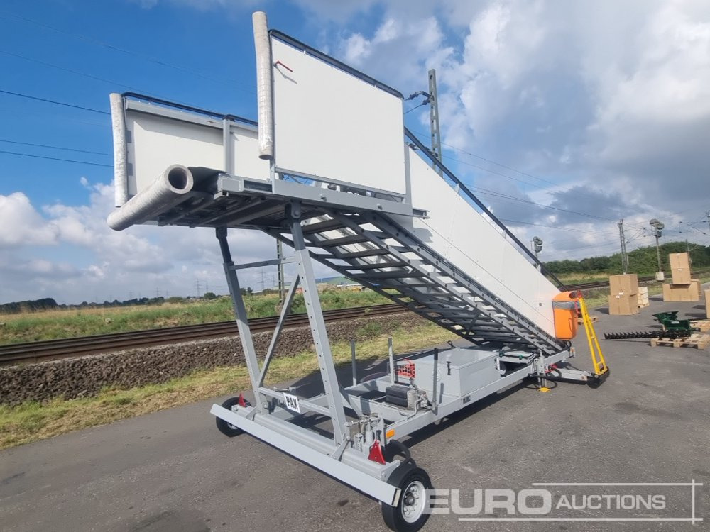 BLUMENBECKER PT17 Twin Axle Air Craft Service Staircase - Пътническа стълба: снимка 1 BLUMENBECKER PT17 Twin Axle Air Craft Service Staircase - Пътническа стълба: снимка 1