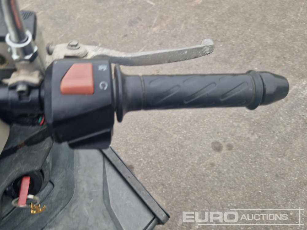 Мотоциклет GP1 Open Scooter: снимка 15