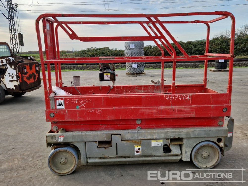 Haulotte Compact 8 - Ножична работна платформа: снимка 2 Haulotte Compact 8 - Ножична работна платформа: снимка 2