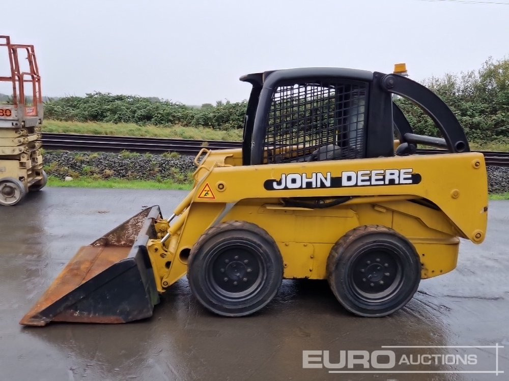 John Deere 240 - Мини челен товарач: снимка 2 John Deere 240 - Мини челен товарач: снимка 2