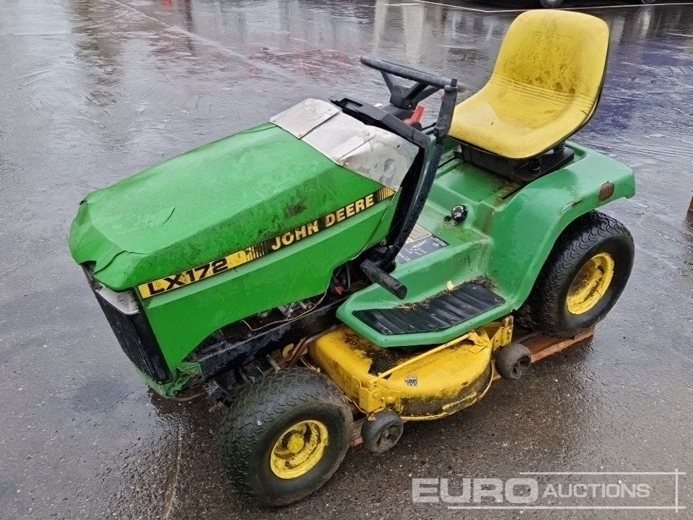 John Deere LX172 - Косачка за трева: снимка 1 John Deere LX172 - Косачка за трева: снимка 1