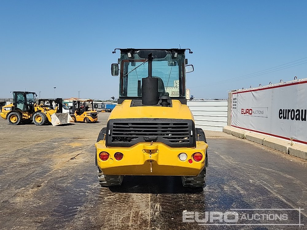 2010 CAT 908H - Колесен товарач: снимка 4 2010 CAT 908H - Колесен товарач: снимка 4