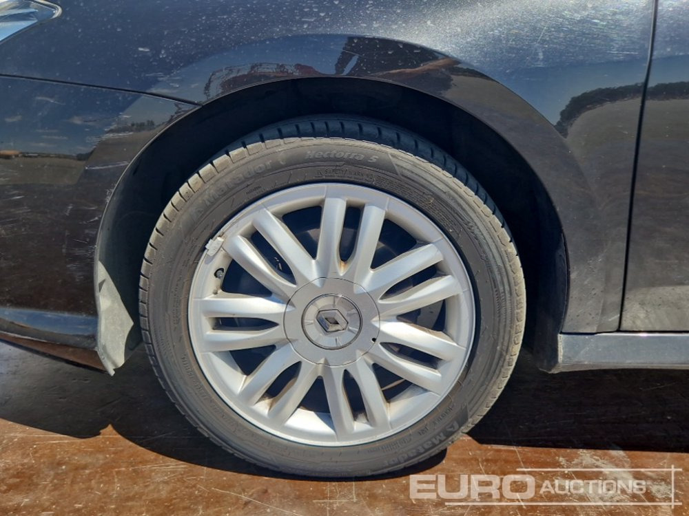 2010 Renault Laguna - Лек автомобил: снимка 5 2010 Renault Laguna - Лек автомобил: снимка 5