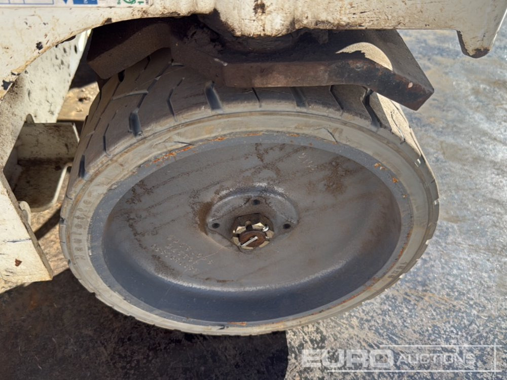 Ножична работна платформа 2014 Haulotte Compact 10: снимка 12